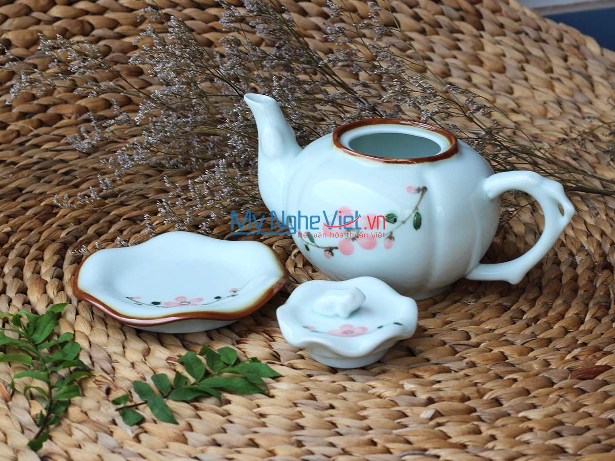 Bộ bình trà cao cấp men trắng dáng ếch sen vẽ hoa đào đỏ MNV-TS450-1