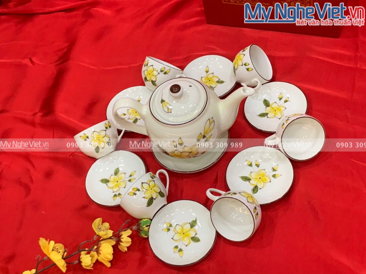 Bộ bình trà dáng Minh Long vẽ hoa đại MNV-BTHBT05