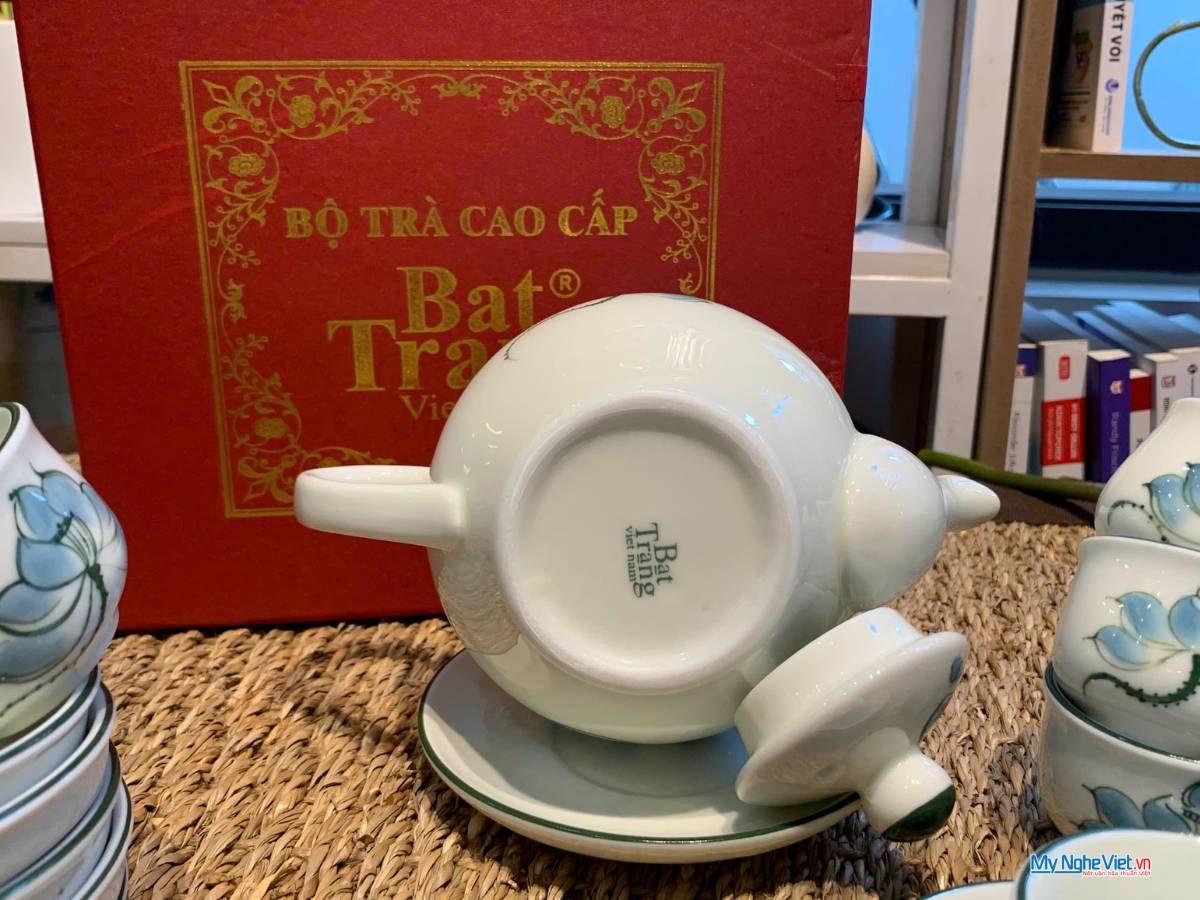 Bình trà tròn thấp men kem vẽ sen MNV-TS527