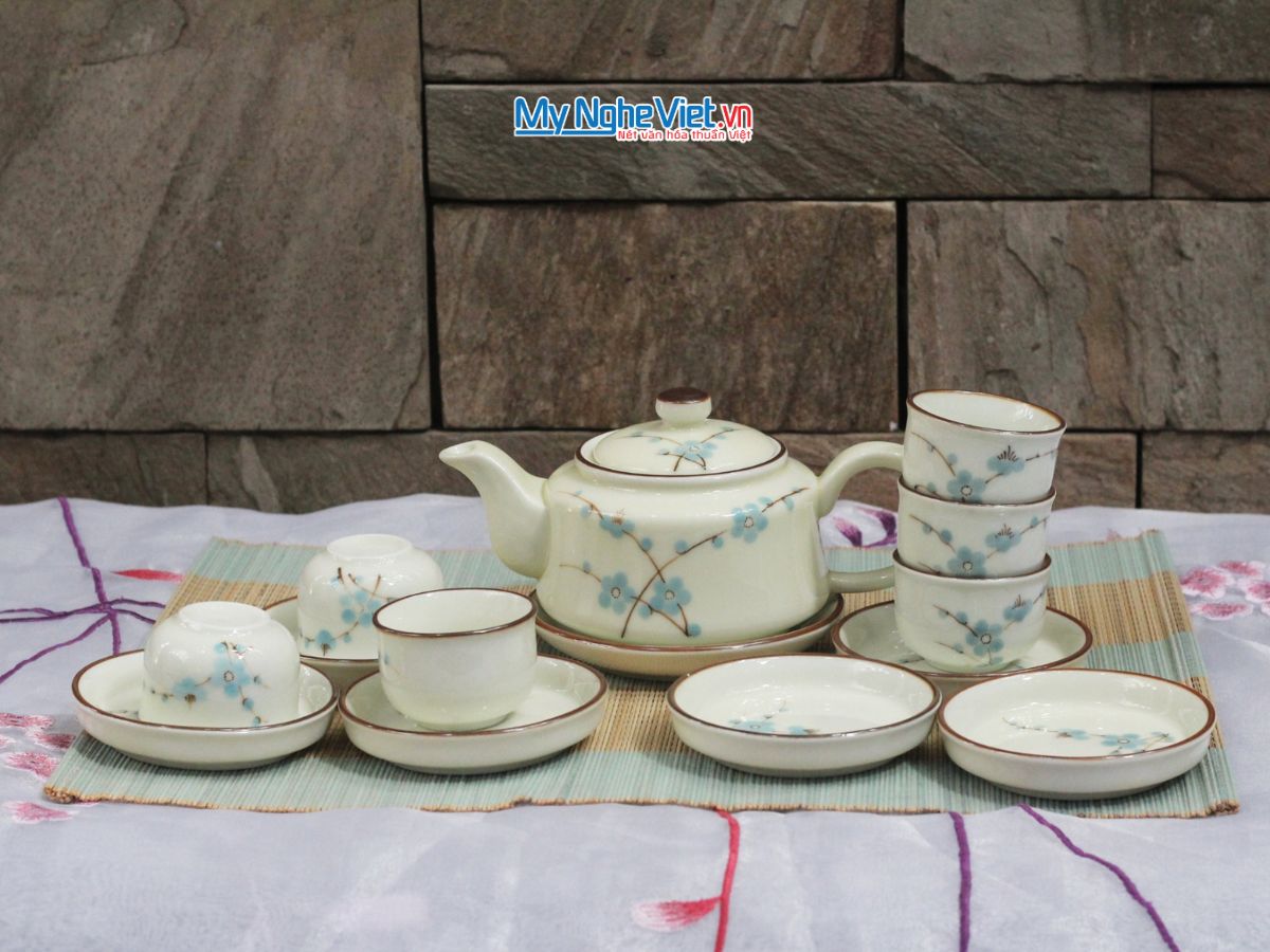 Bô trà tích vuông dáng mới men kem vẽ đào và hộp quà đẹp CBMNV-TS529-2