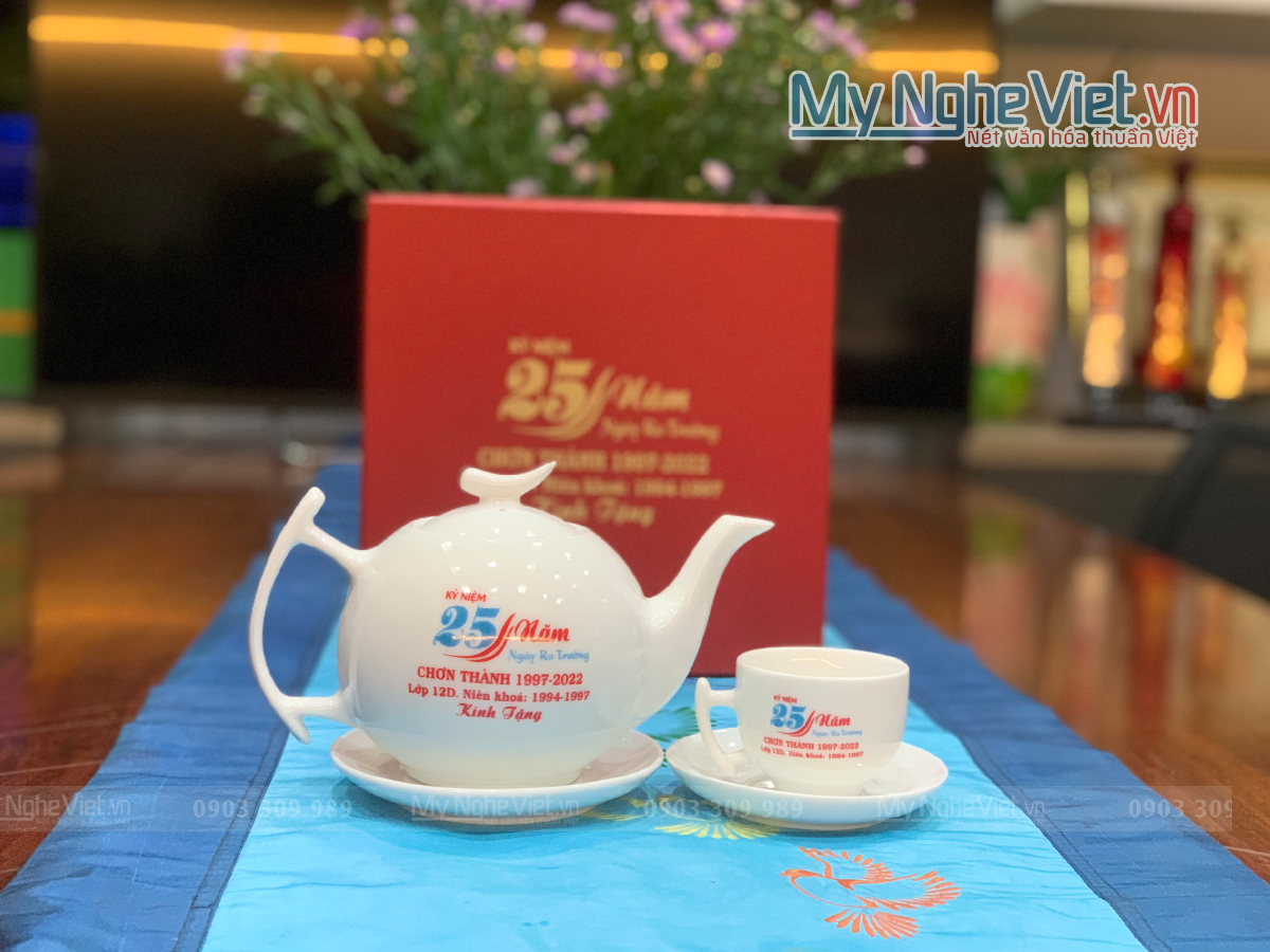 Bộ ấm chén - bình trà in logo kỷ niệm 25 năm ngày ra trường 