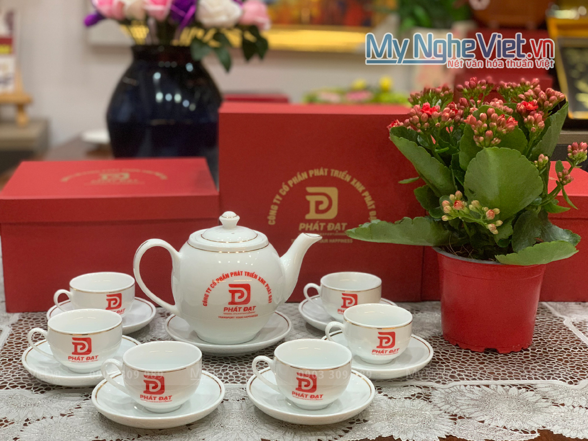 Bộ ấm chén - Bình trà dáng Minh Long chỉ vàng kim in logo Phát Đạt HDPD1