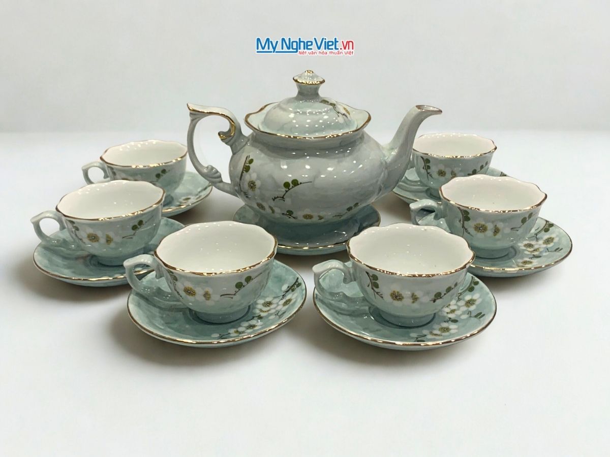 Bộ ấm chén Queen Cao cấp - bình trà vẽ hoa nền xanh nhạt MNV-BTV15.1