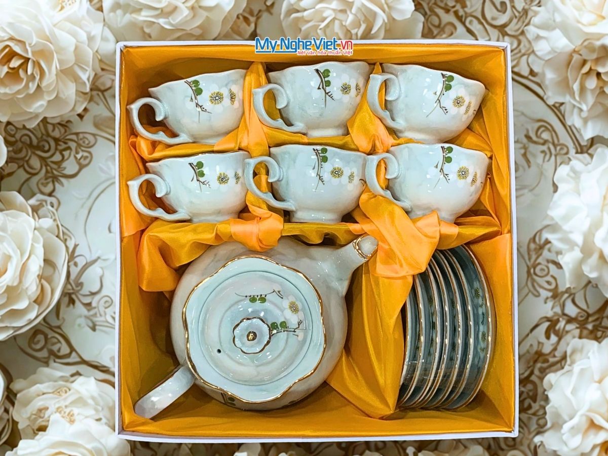 Bộ ấm chén Queen Cao cấp - bình trà vẽ hoa nền xanh nhạt
