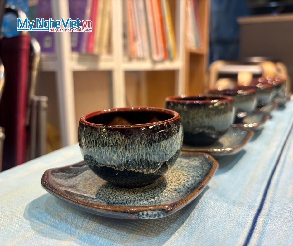 Bình Trà Hỏa Biến Lòng Hoa Xanh Nhạt 400ml MNV-BTHN02