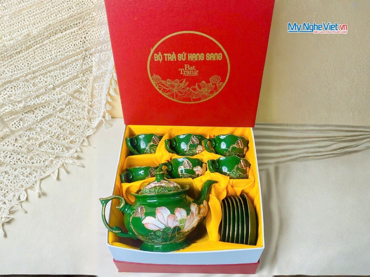 Bộ Bình Trà Queen Xanh Ngọc Vẽ Vàng Kim Họa Tiết Hoa Đắp Nổi Hoa Sen