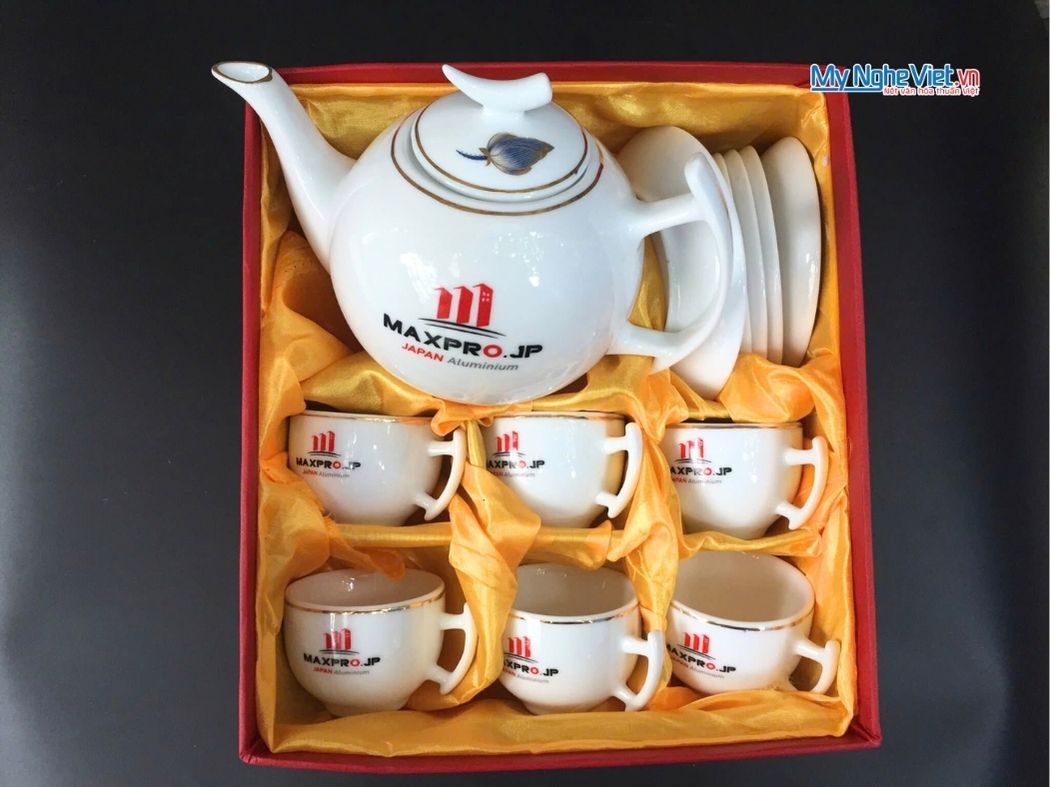 Bộ ấm chén - bình trà men trắng dáng bưởi in logo MAXPRO.JP