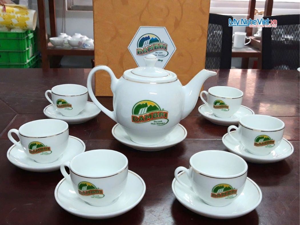 Bộ ấm chén - bình trà men trắng in logo DAMBRI