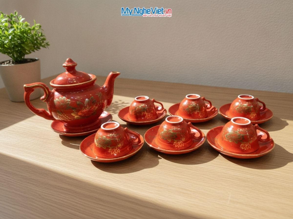 Bộ bình trà dáng cát tường vẽ vàng kim 500ml màu đỏ MNV-TS50
