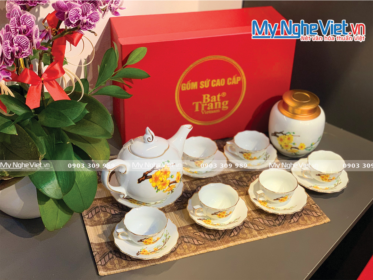Bình trà Bát Tràng dáng mẫu đơn vẽ hoa mai viền chỉ vàng kim 600ml + Hũ trà MNV-HBT1223/8