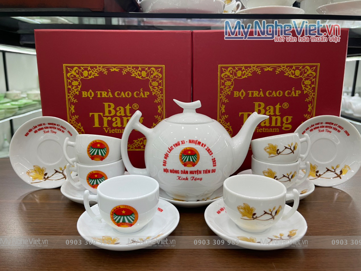 Bộ bình trà ( ấm chén) dáng bưởi cành họa tiết hoa mộc lan in logo Đại Hội Lần Thứ XI - Nhiệm kỳ 2023-2028