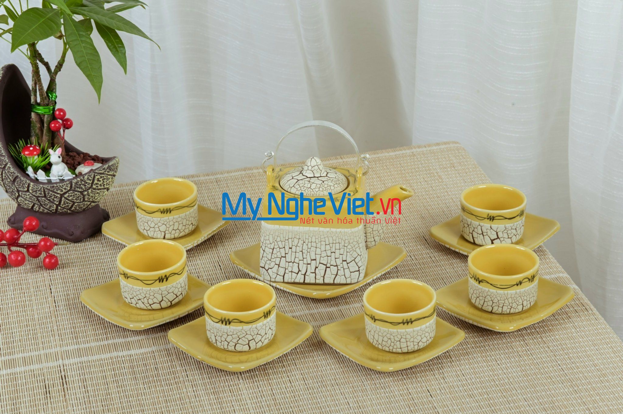 Bộ bình trà ( Ấm chén ) men rạn trứng dáng vuông đĩa vuông vàng MNV-BT205/1 (HÀNG ĐẶT)