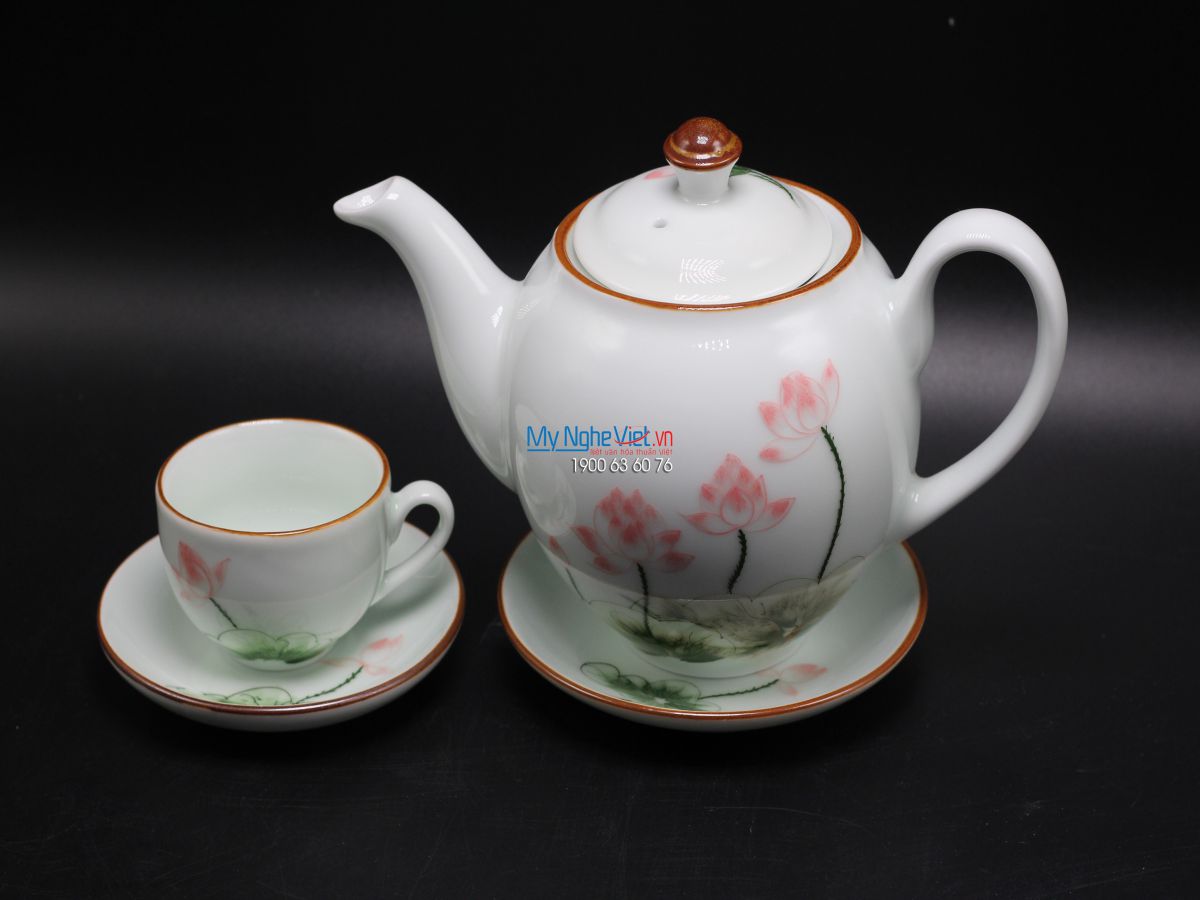 Bộ bình trà men trắng vẽ sen hồng MNV-TS541
