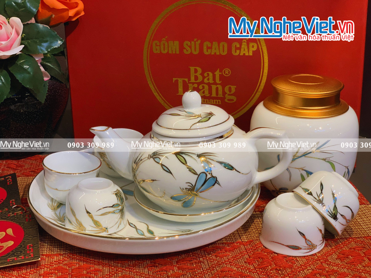Combo bộ bình trà khay tròn men trắng vàng kim vẽ trúc chuồn + hũ trà 200g MNV-HBT1223/4