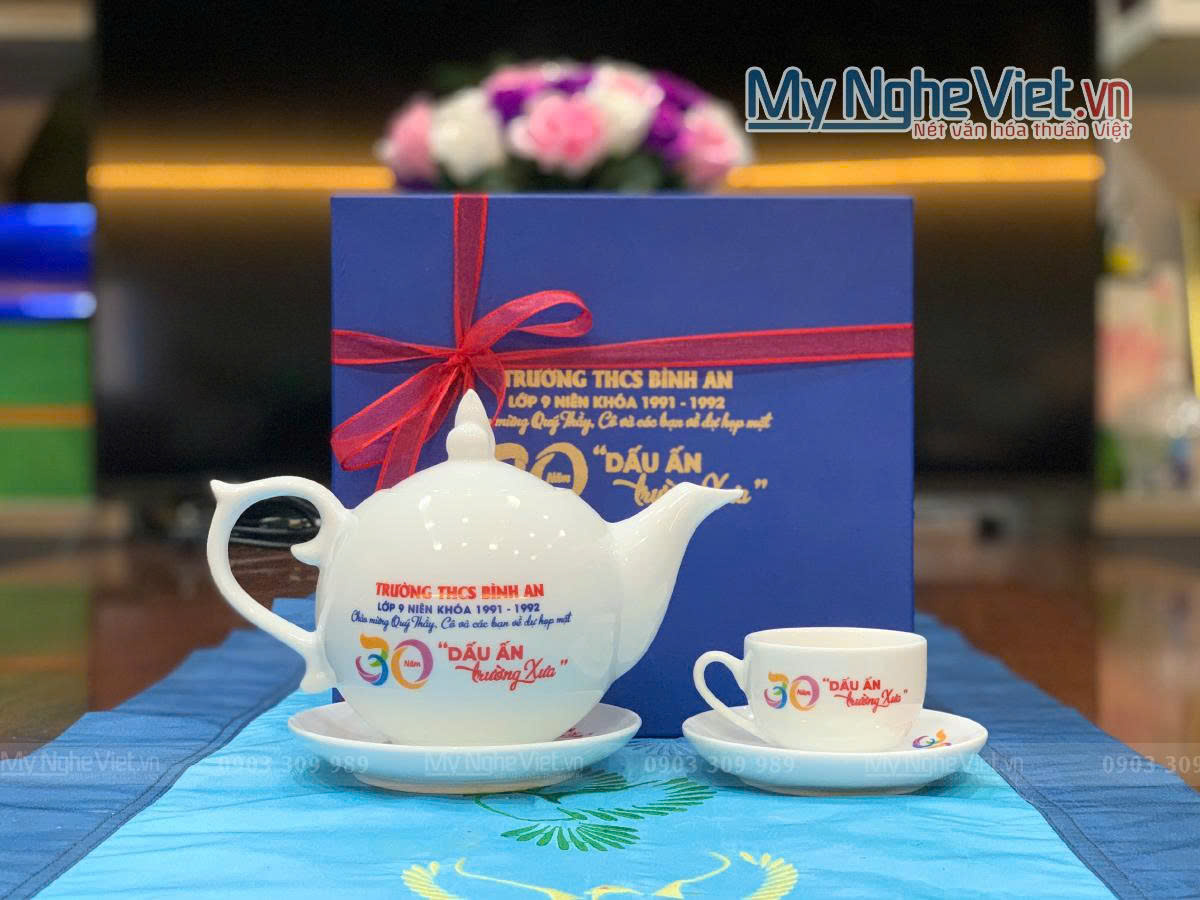 Bộ ấm chén - bình trà men trắng in logo Trường THCS Bình An
