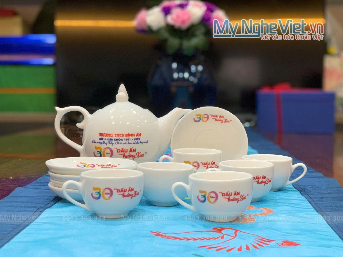 Bộ ấm chén - bình trà men trắng in logo Trường THCS Bình An