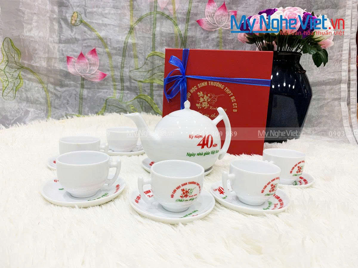Bộ ấm chén - bình trà dáng bưởi cành in logo kỷ niệm 40 năm ngày Nhà Giáo Việt Nam