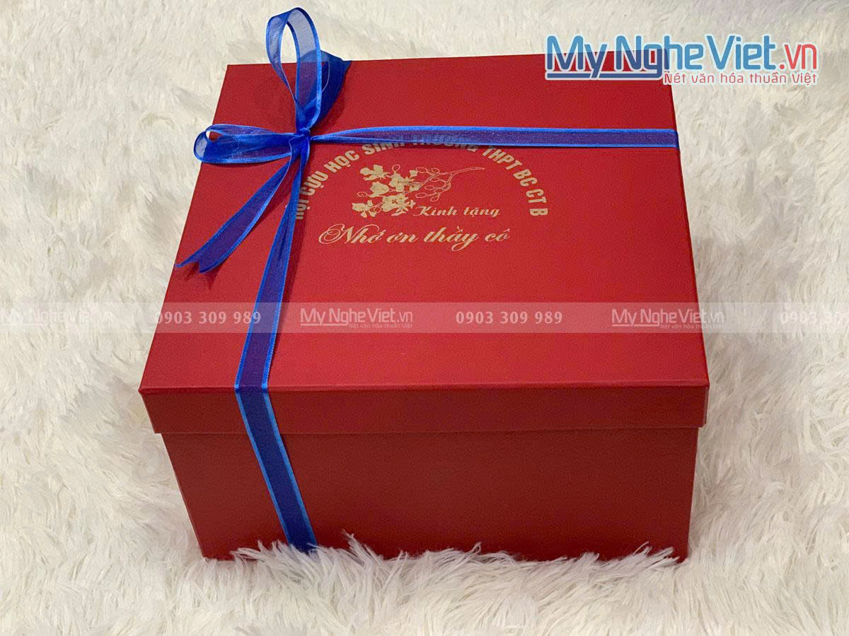 Bộ ấm chén - bình trà dáng bưởi cành in logo kỷ niệm 40 năm ngày Nhà Giáo Việt Nam