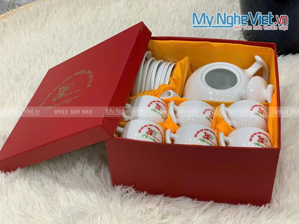 Bộ ấm chén - bình trà dáng bưởi cành in logo kỷ niệm 40 năm ngày Nhà Giáo Việt Nam